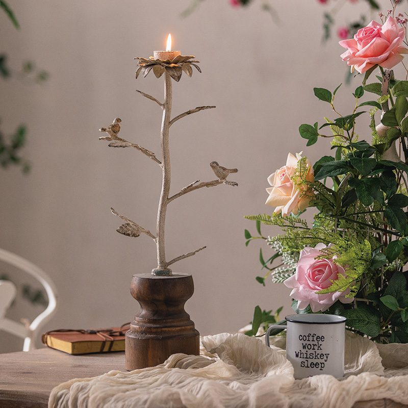 Candelabro de Metal con Forma  - Interior Design White And Wood reseña y precio